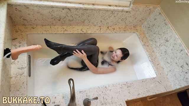 Xxsmiley's Clip Store - Sexy Brunette Slut Huge Facial in a Cum Bath